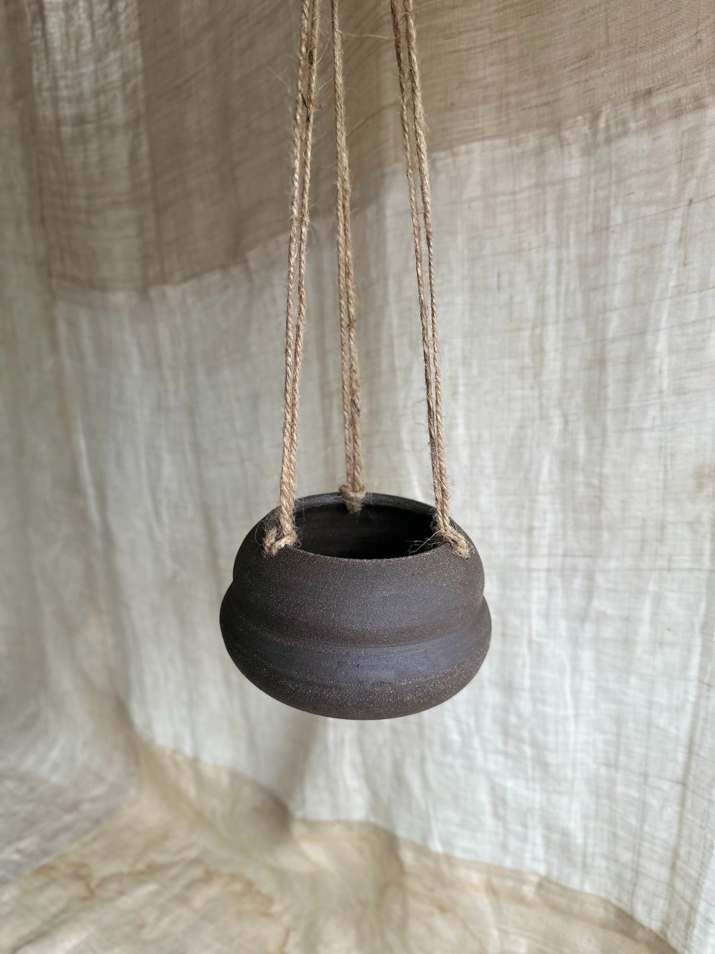 19 black hanging planter - Mipa's pots and plants