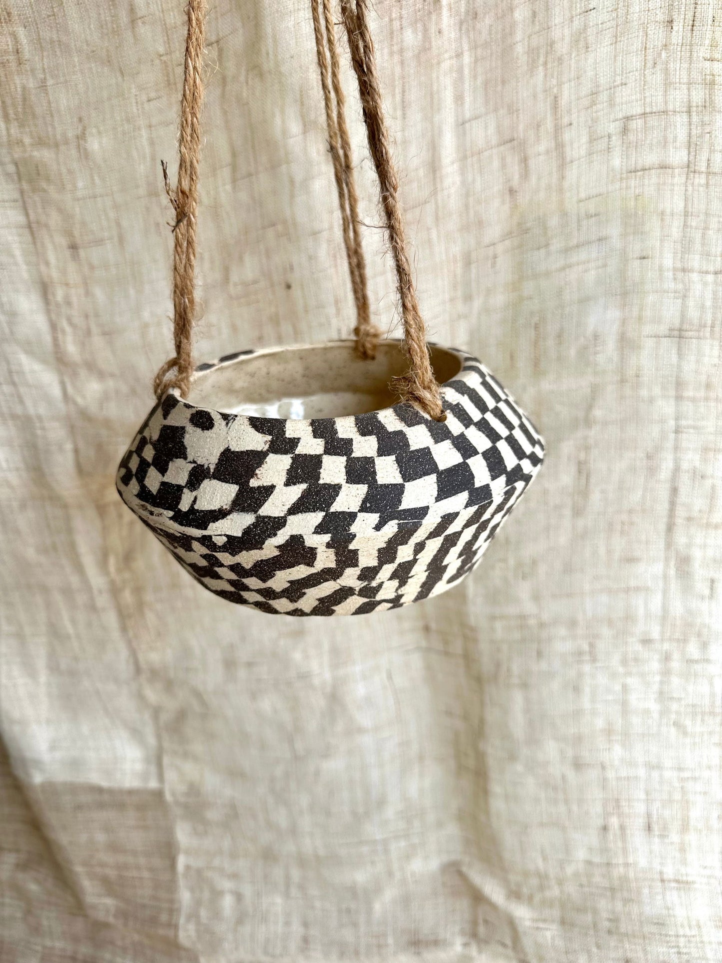 52 checkers ufo planter - Mipa's pots and plants