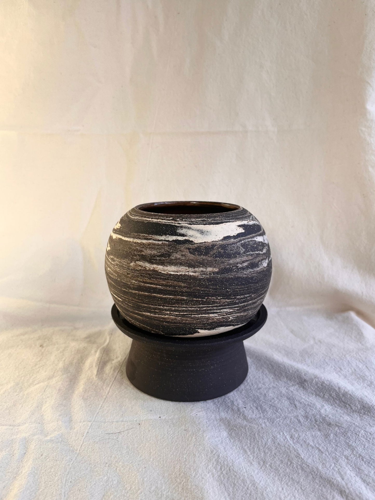52 inkwash pedestal saucer set - Mipa's pots and plants