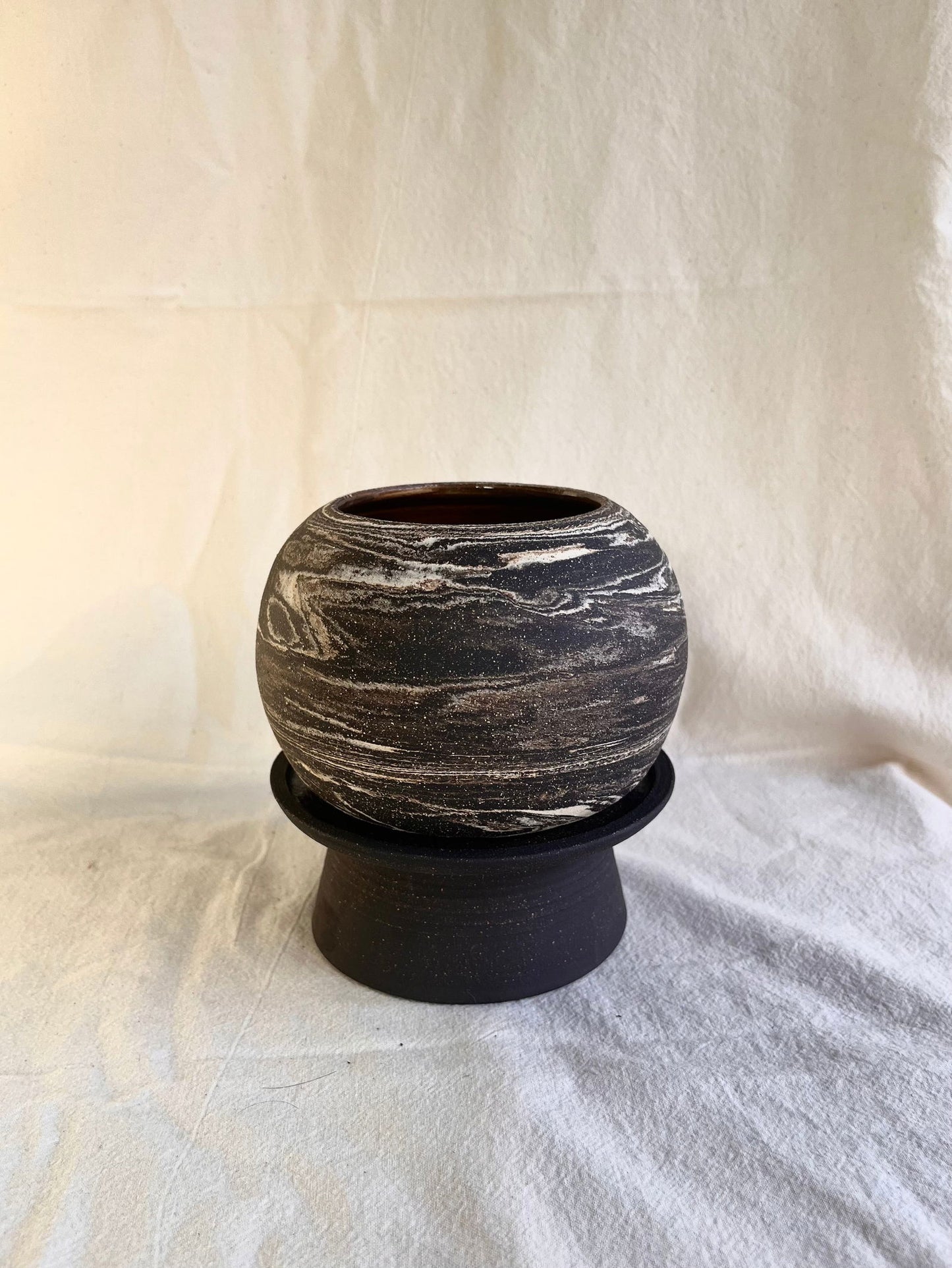 52 inkwash pedestal saucer set - Mipa's pots and plants