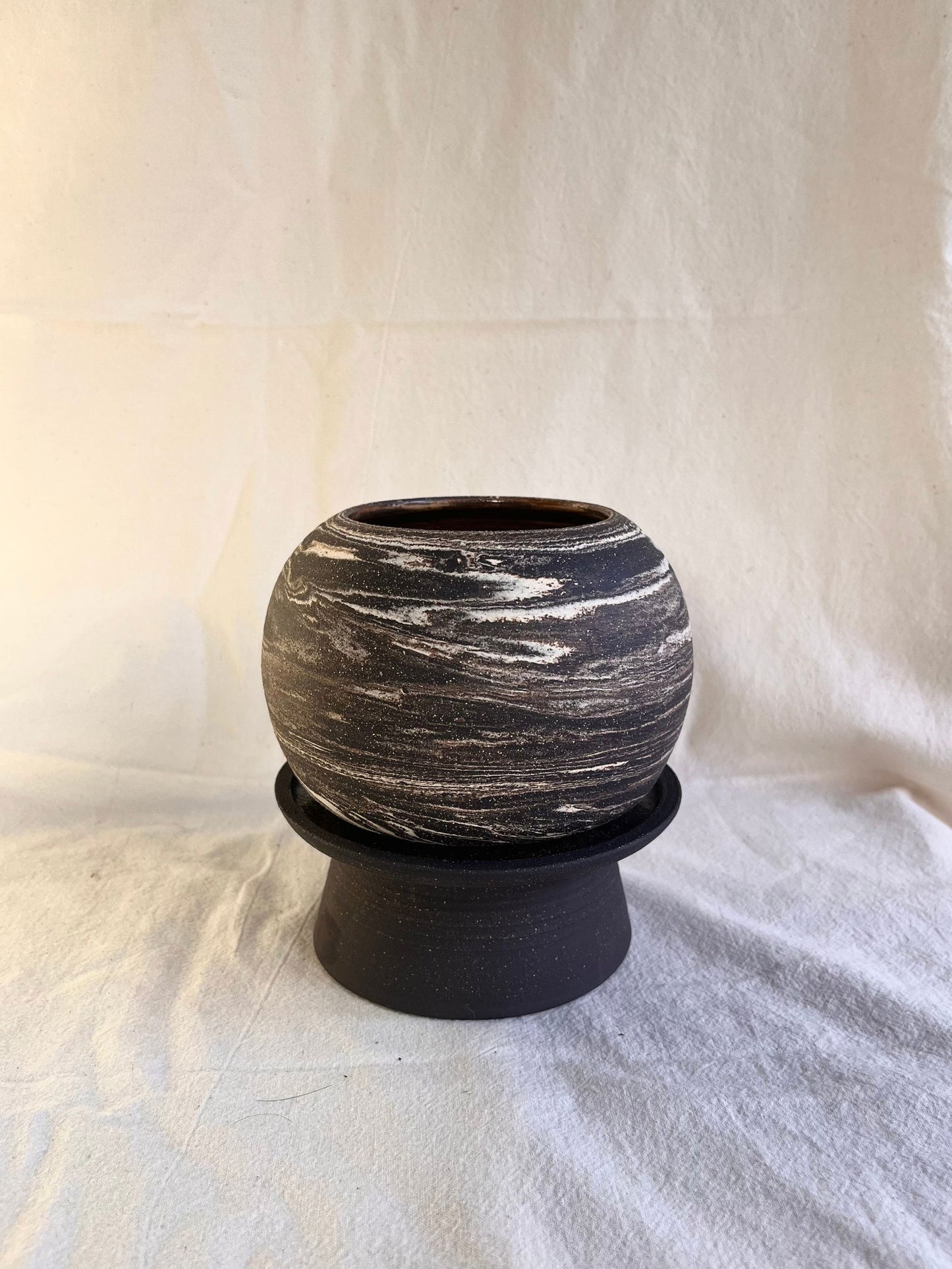 52 inkwash pedestal saucer set - Mipa's pots and plants