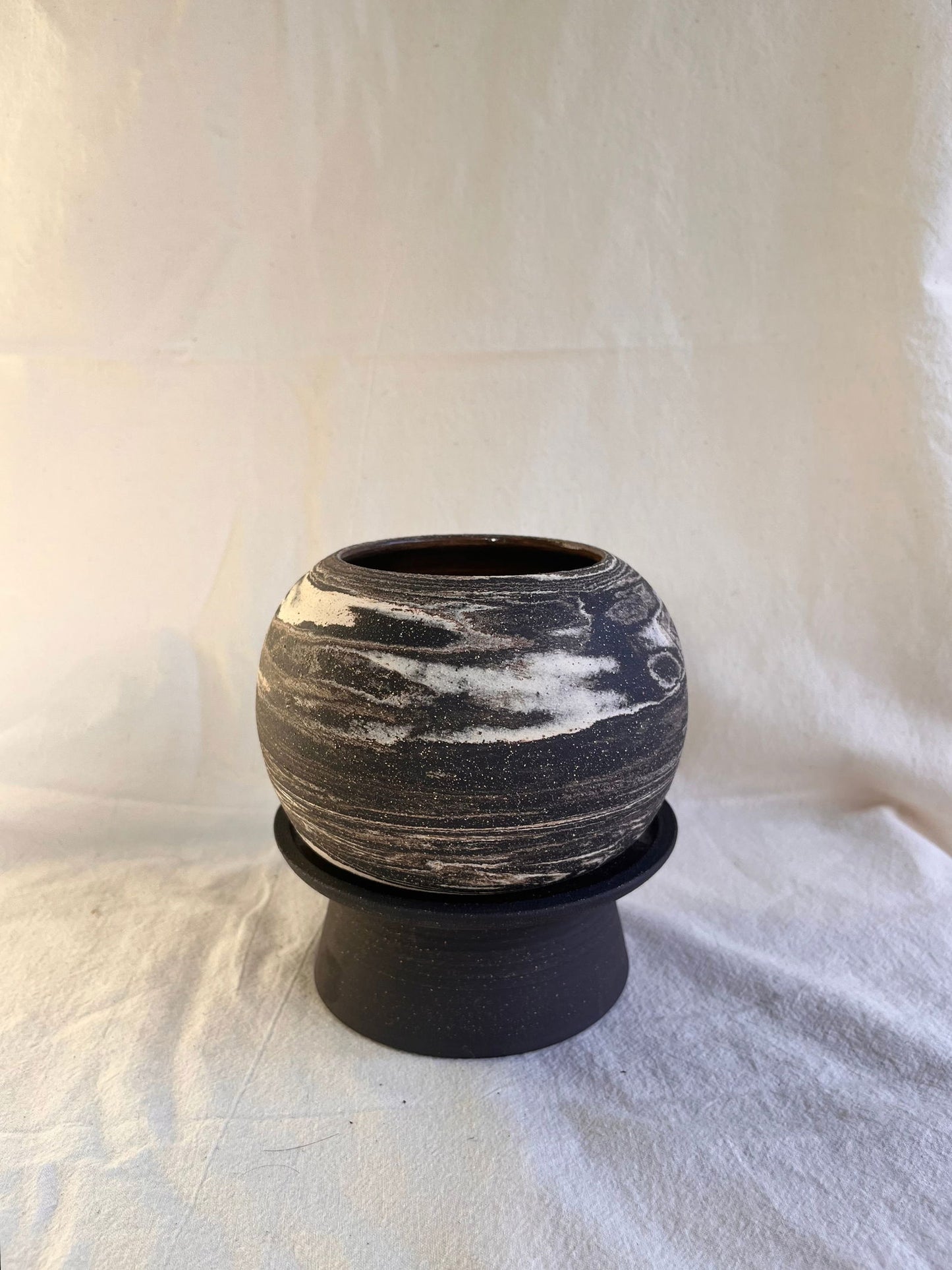 52 inkwash pedestal saucer set - Mipa's pots and plants