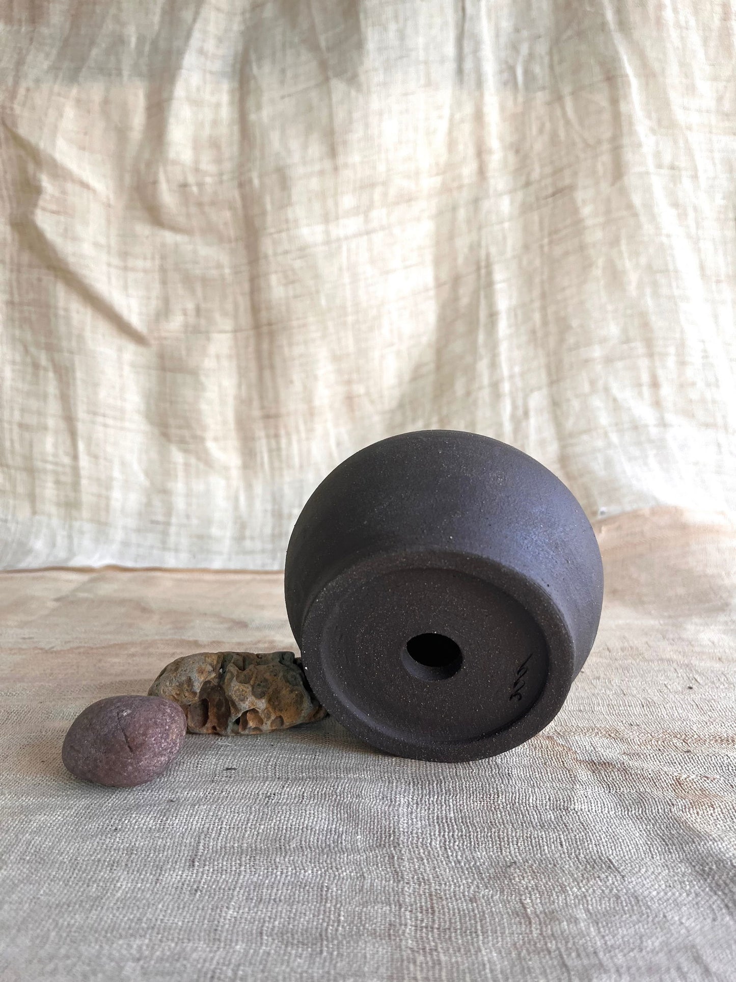 57 small black planter - Mipa's pots and plants