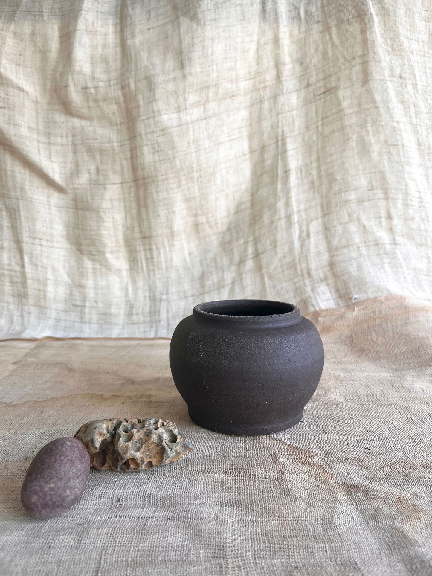 57 small black planter - Mipa's pots and plants