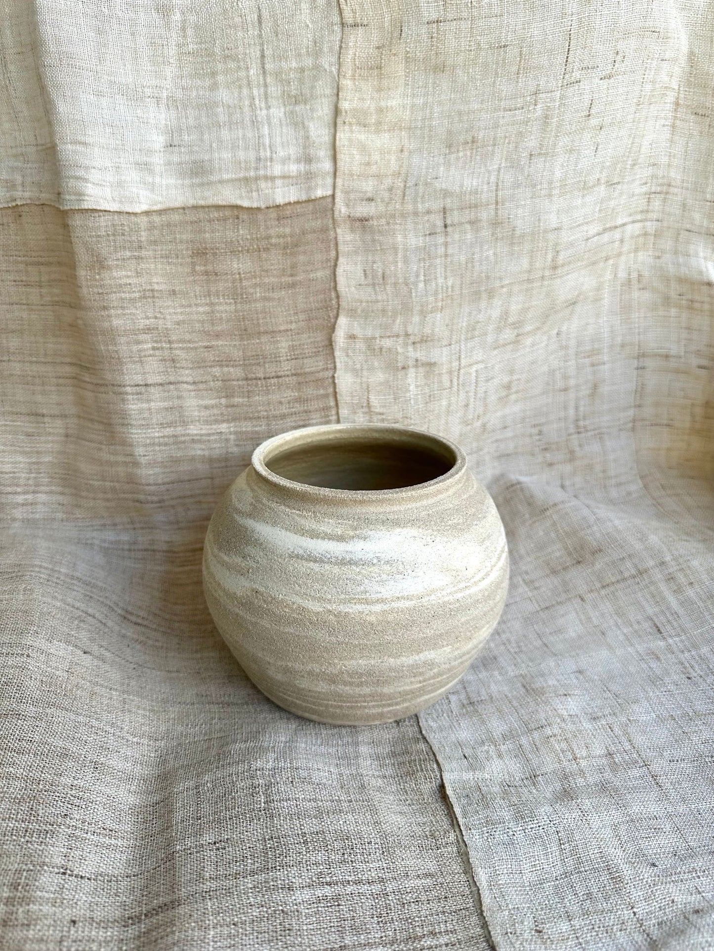 60 mud cream planter - Mipa's pots and plants
