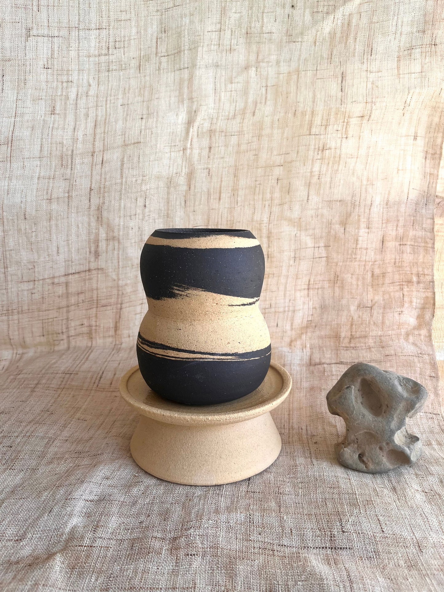 61 sand/black pedestal saucer set - Mipa's pots and plants