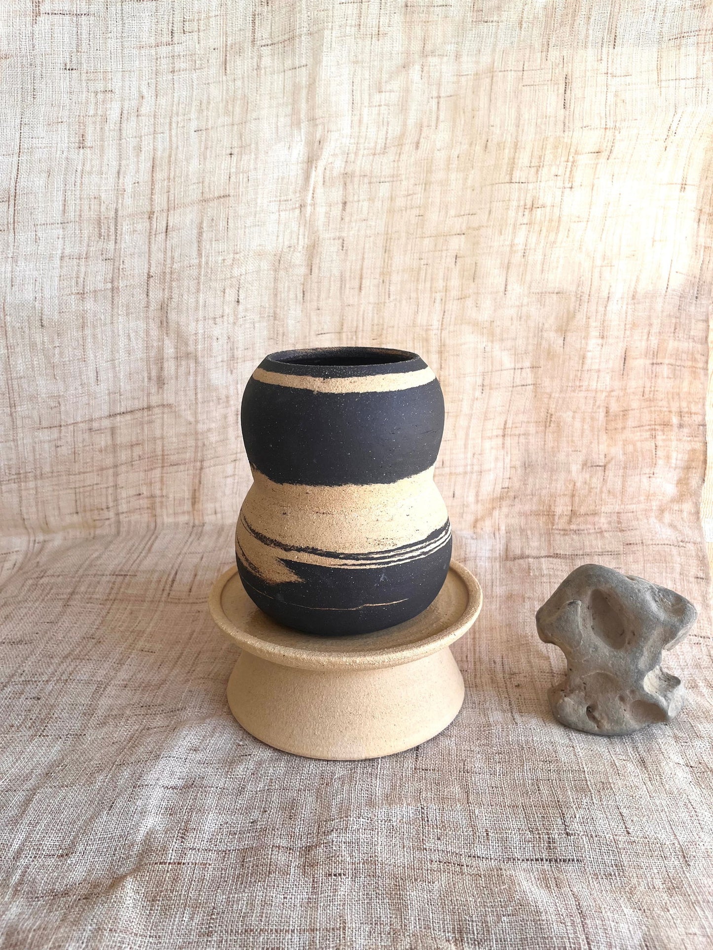 61 sand/black pedestal saucer set - Mipa's pots and plants