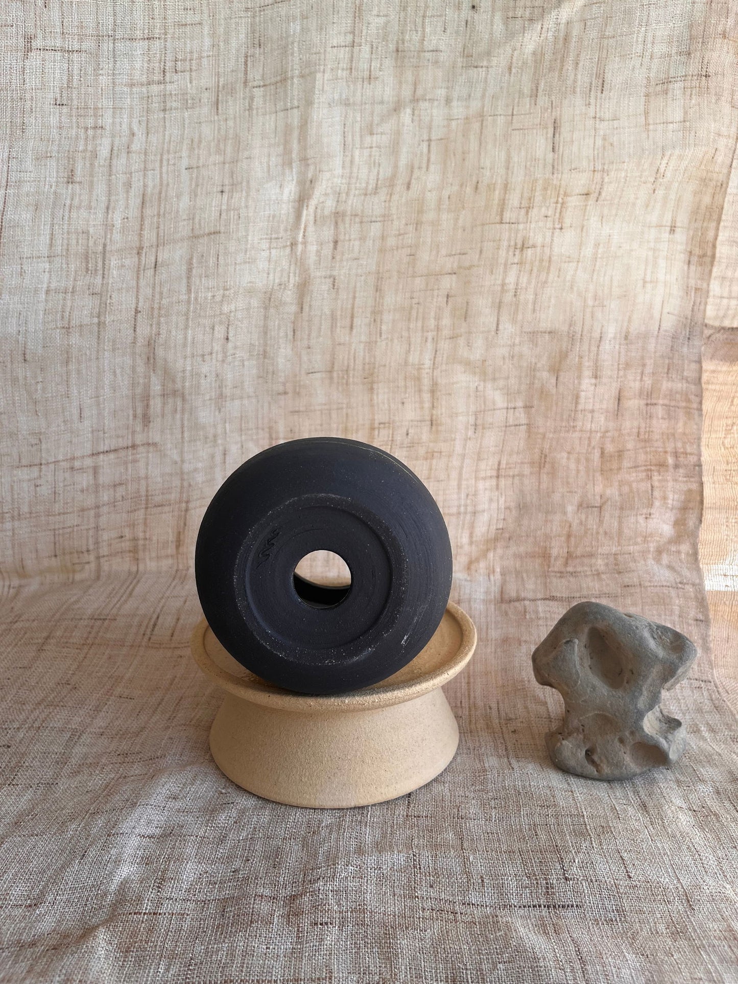 61 sand/black pedestal saucer set - Mipa's pots and plants