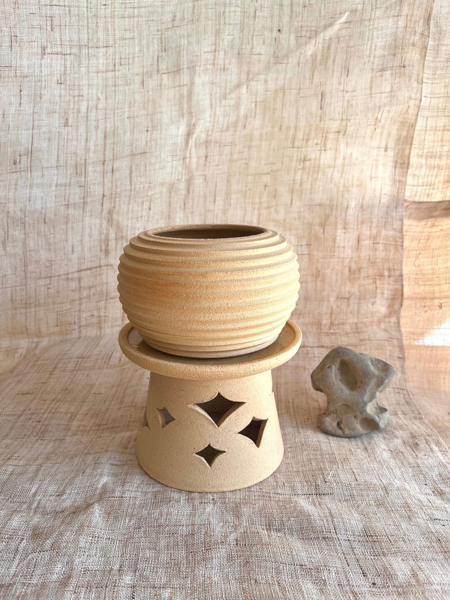 63 sand pedestal saucer set - Mipa's pots and plants