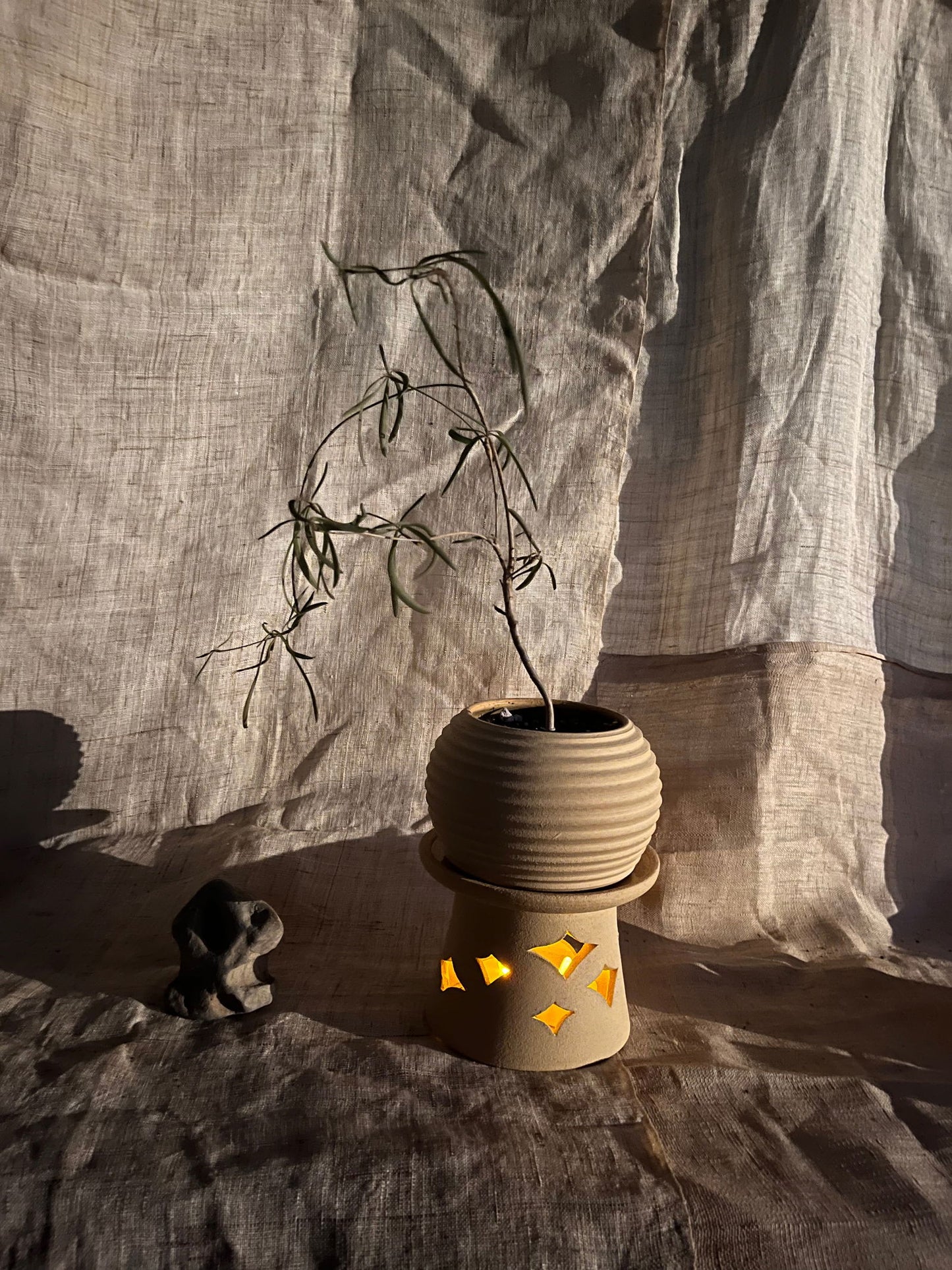 63 sand pedestal saucer set - Mipa's pots and plants