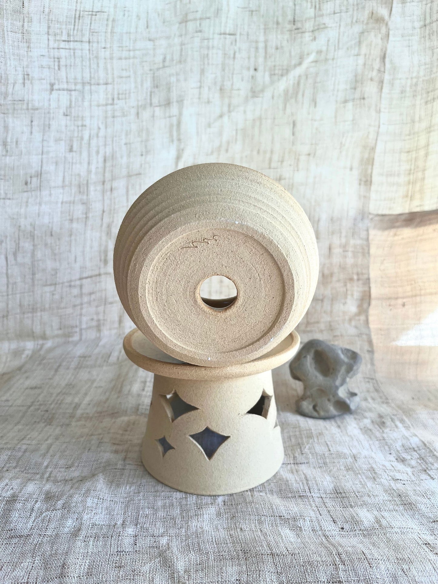 63 sand pedestal saucer set - Mipa's pots and plants