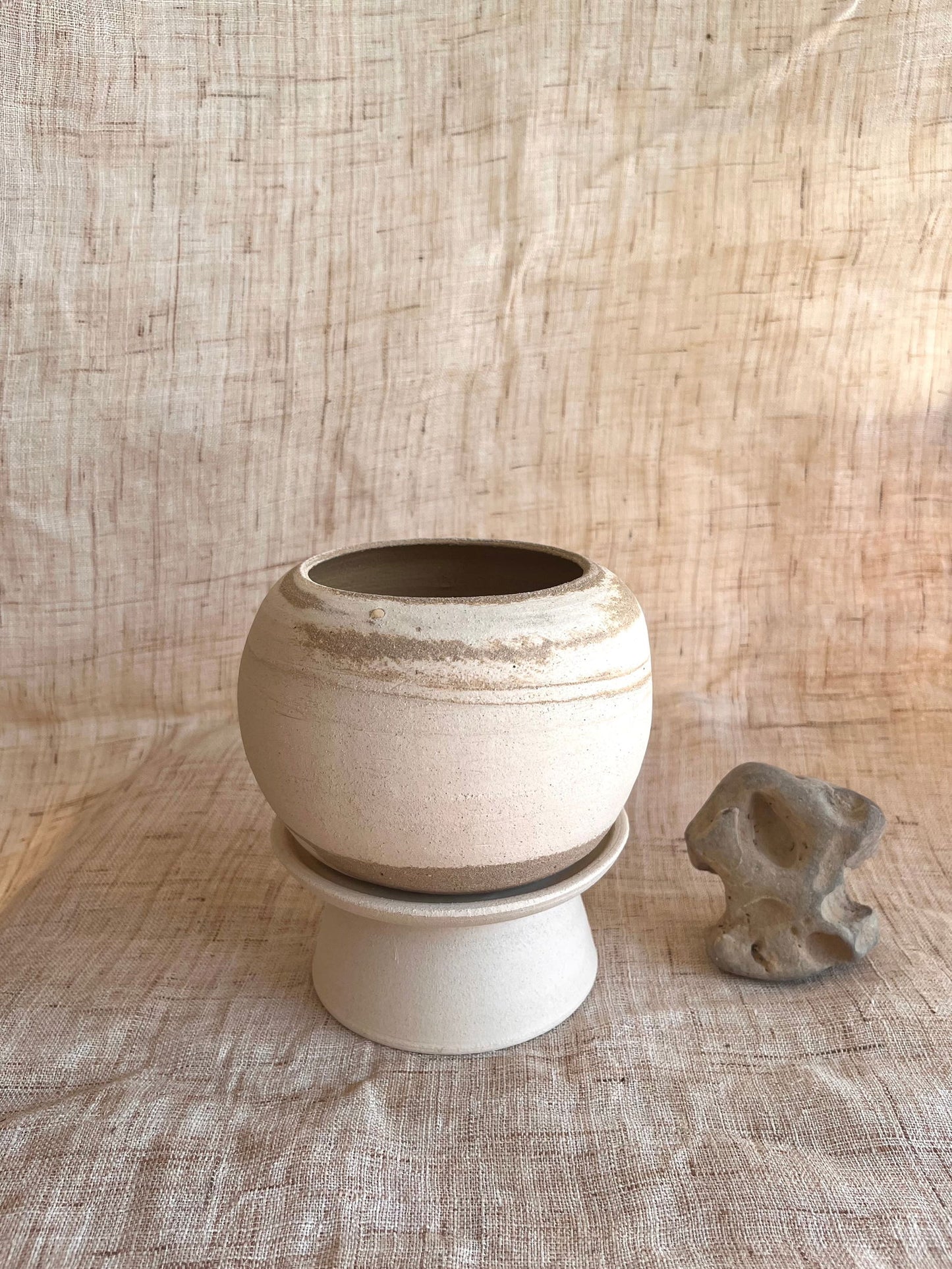 65 mud/cream pedestal saucer set - Mipa's pots and plants