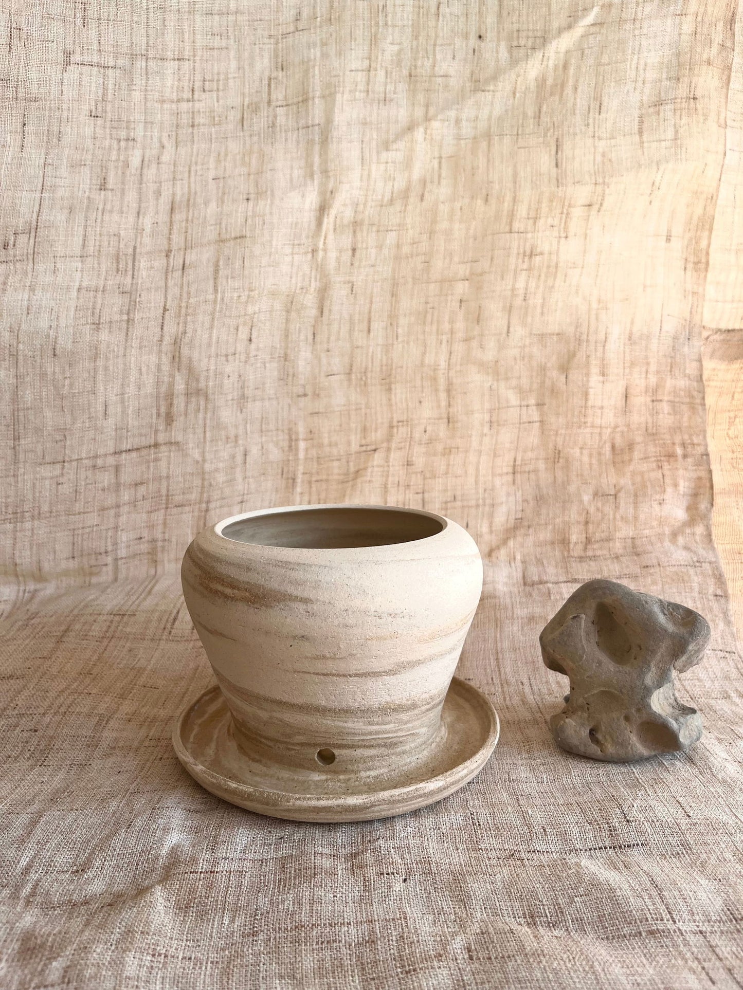 67 mud/cream planter - Mipa's pots and plants