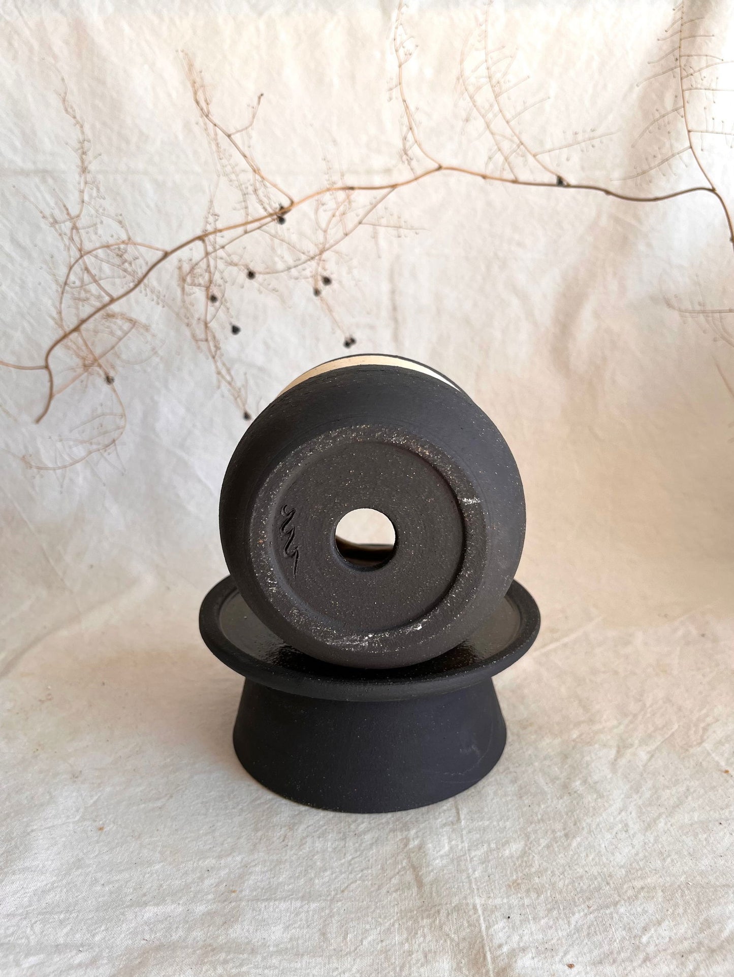 6 b&w pedestal saucer set - Mipa's pots and plants