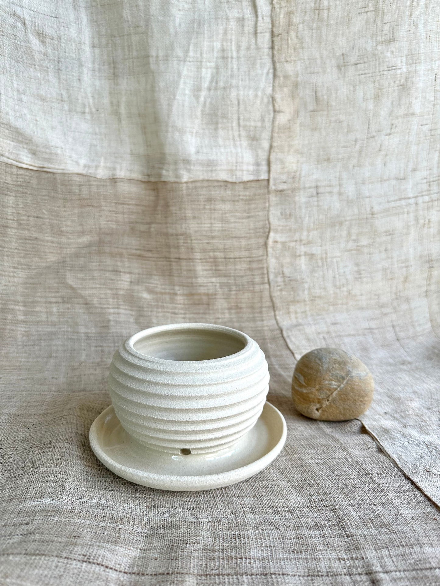 77 off white planter with saucer - Mipa's pots and plants