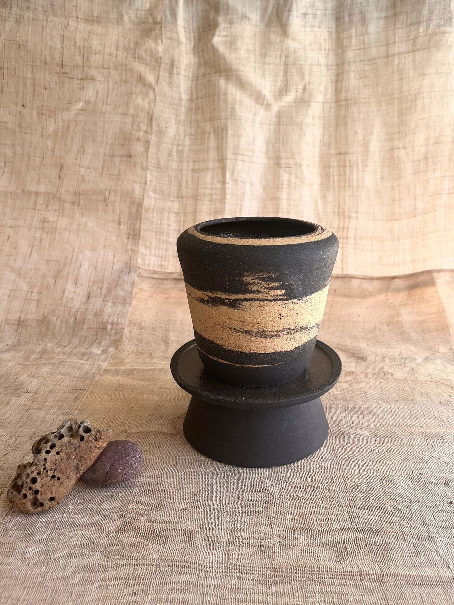 7 sand/black pedestal saucer set - Mipa's pots and plants