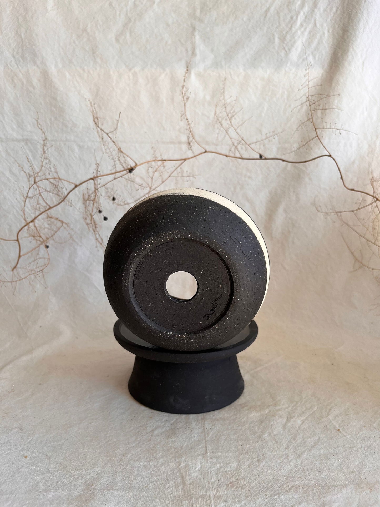 8 b&w pedestal saucer set - Mipa's pots and plants