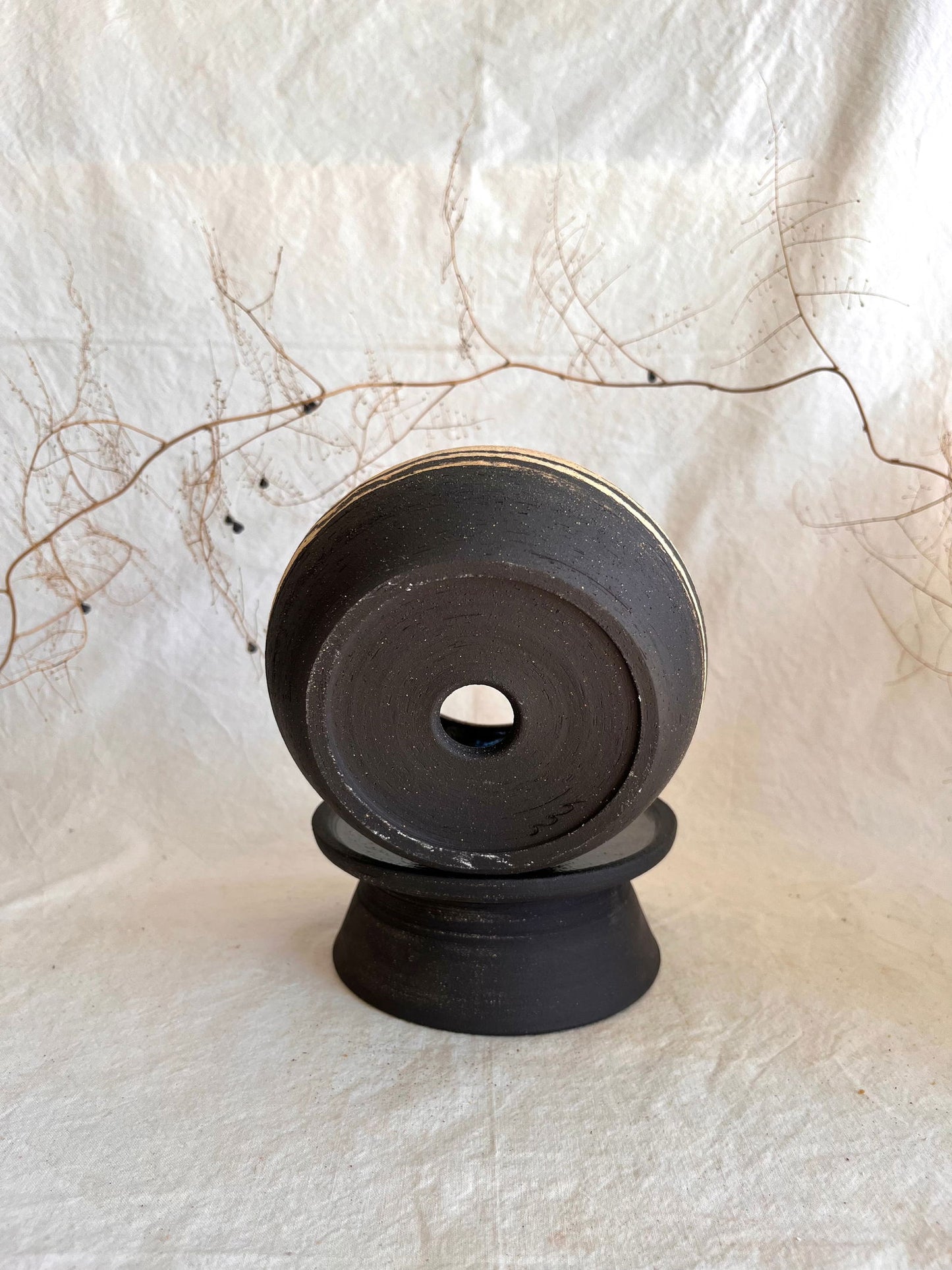 9 black/sand pedestal saucer set - Mipa's pots and plants