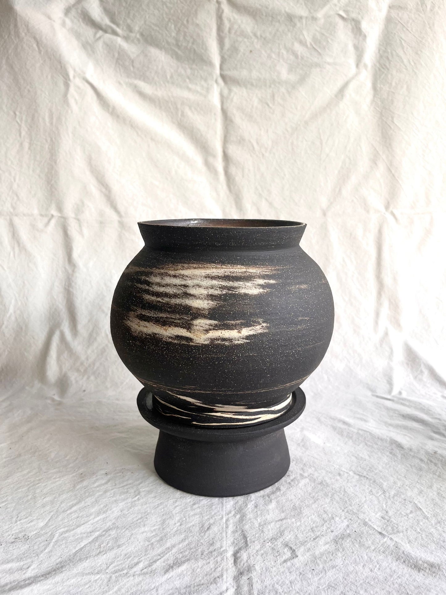 9 inkwash pedestal saucer set - Mipa's pots and plants