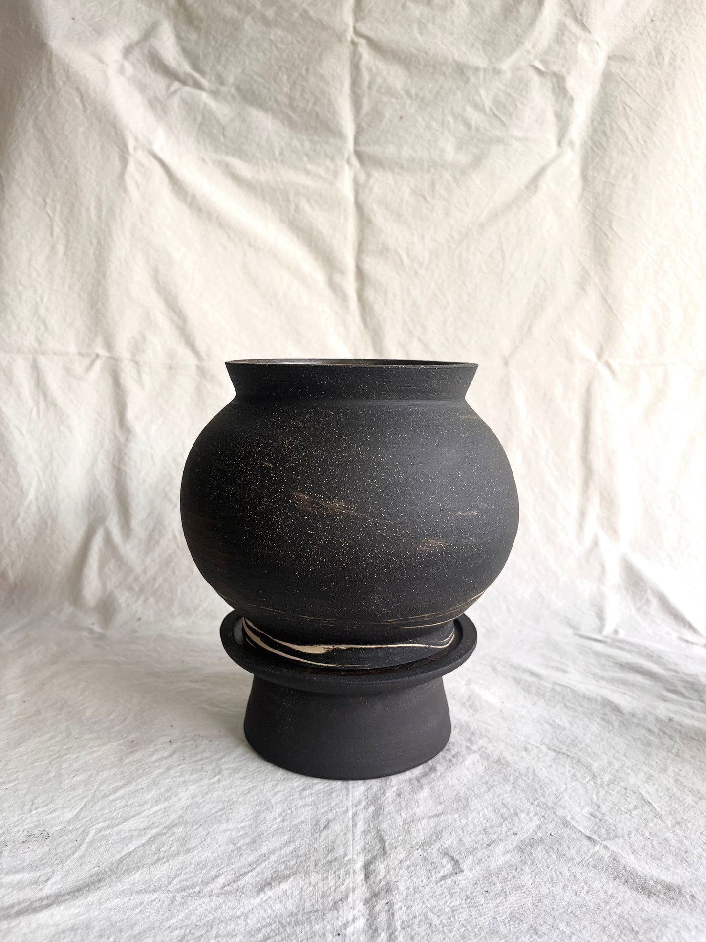 9 inkwash pedestal saucer set - Mipa's pots and plants