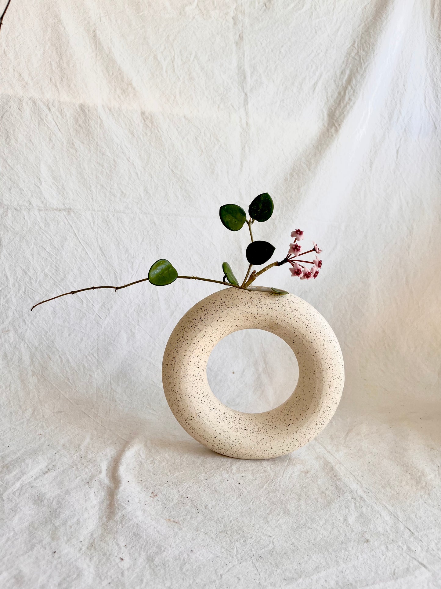 59 6”donut vase