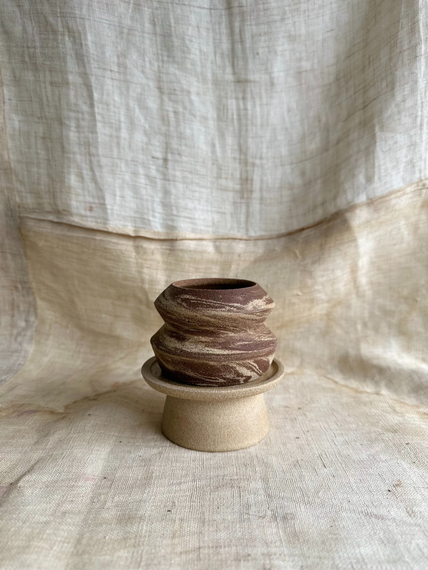 35 small pedestal saucer set