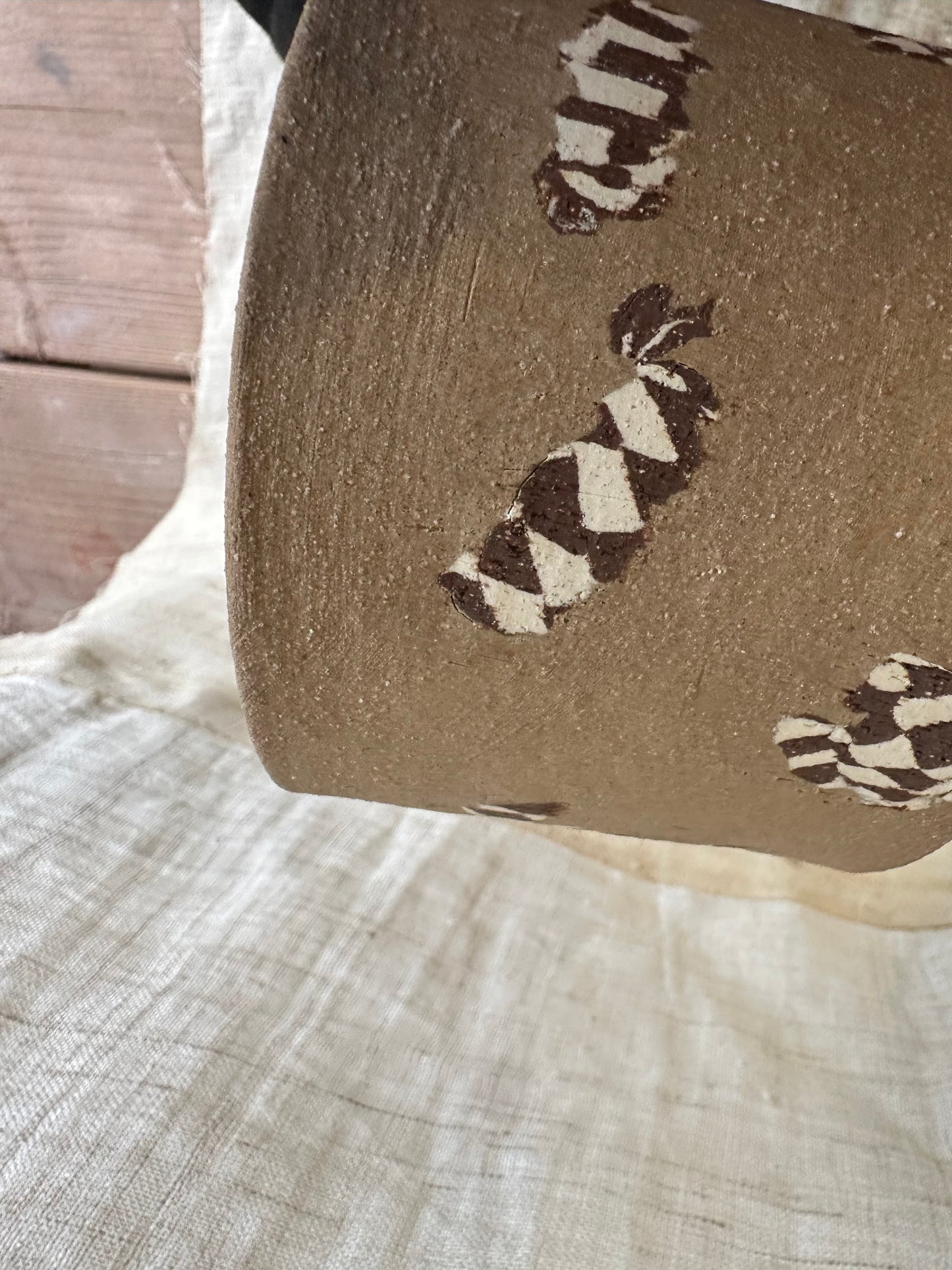 (Seconds) 105 mud mosaic planter