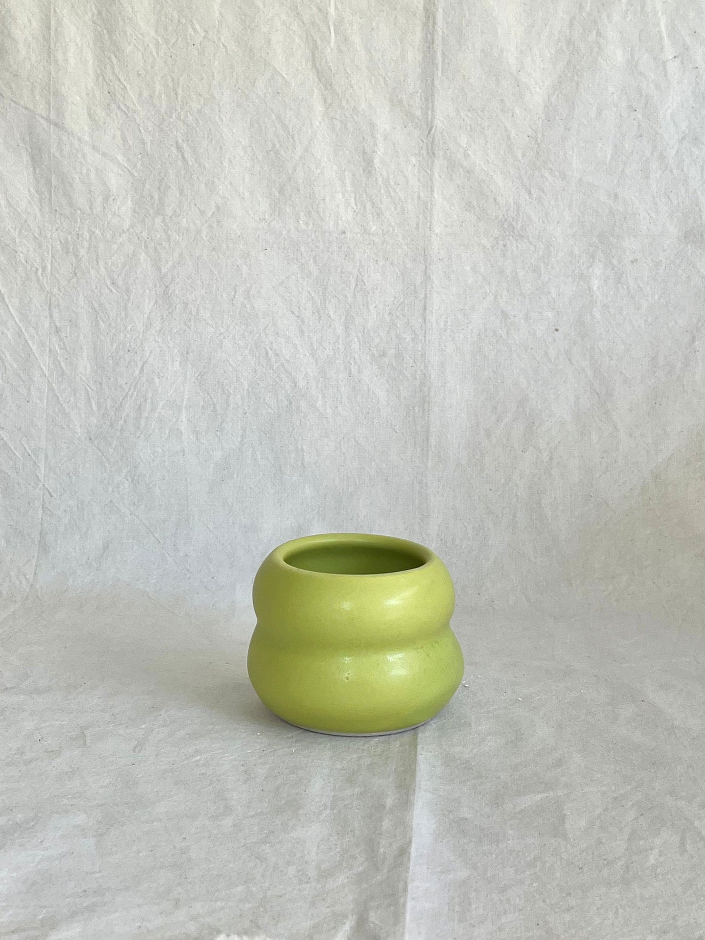 (Sale) 24-1 tiny kiwi planter - Mipa's pots and plants
