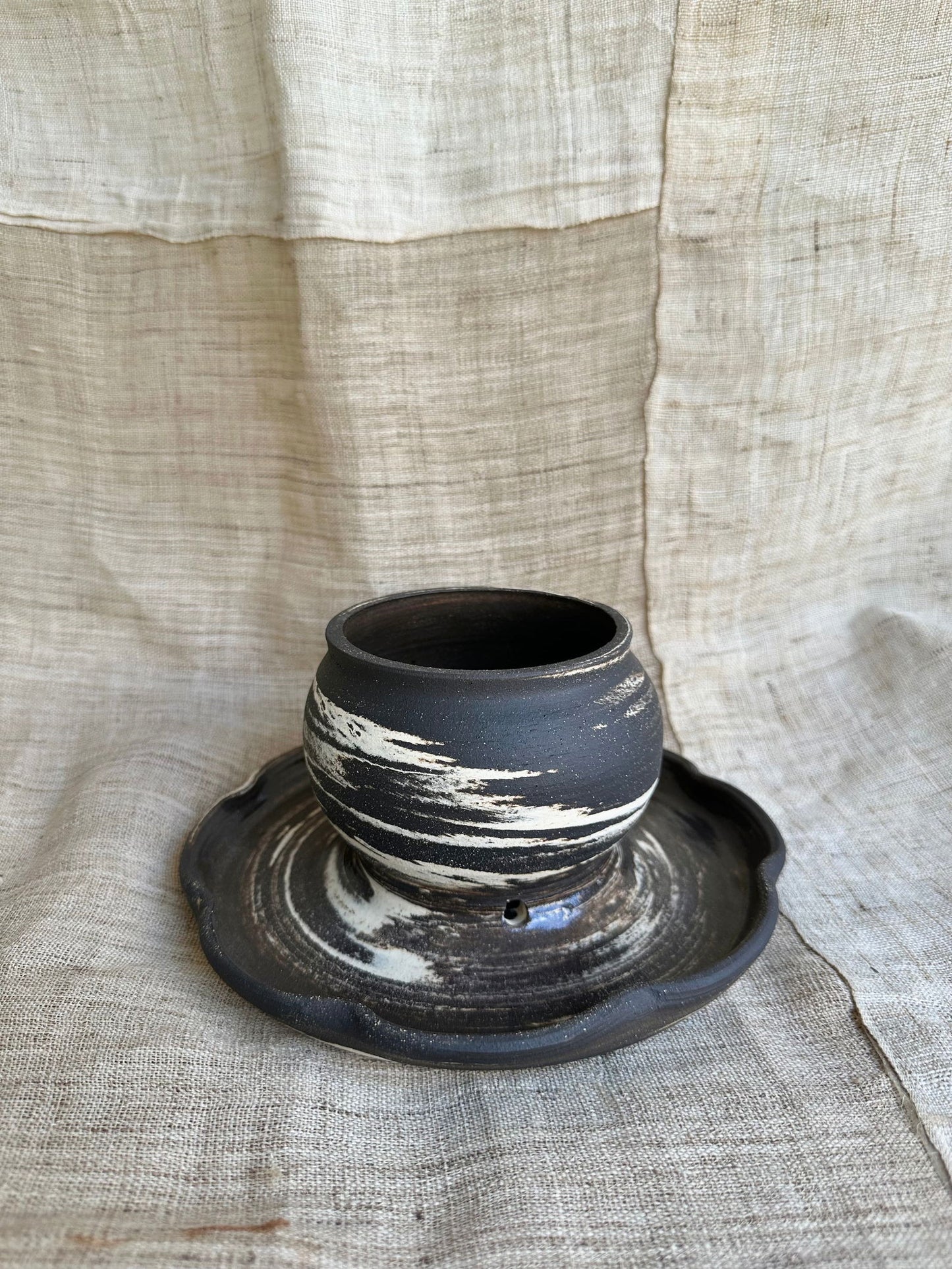 (Sale) 68 inkwash planter w/saucer - Mipa's pots and plants