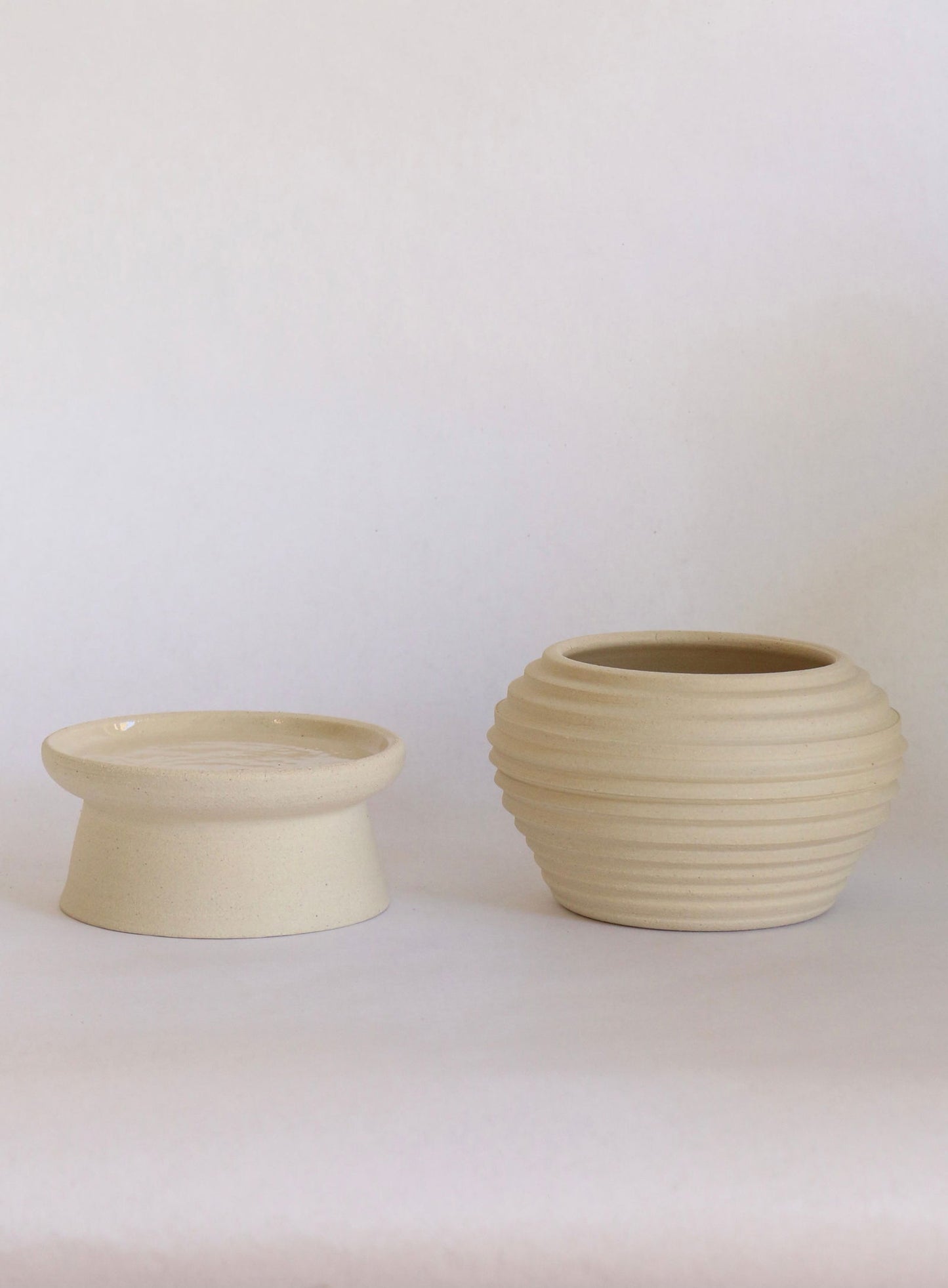 (Sale) 7-1 pedestal saucer set - Mipa's pots and plants