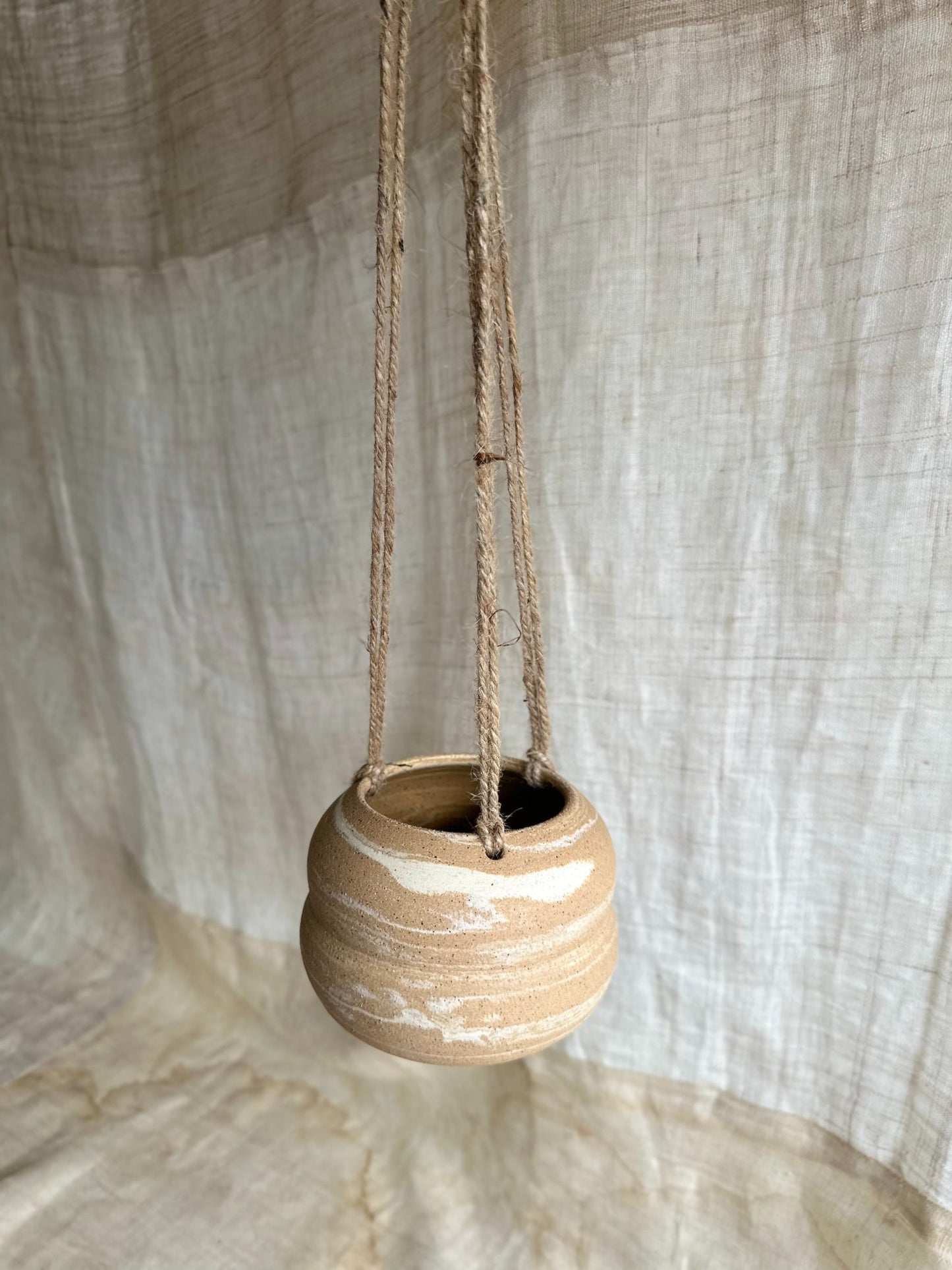 16 sandstorm hanging planter - Mipa's pots and plants