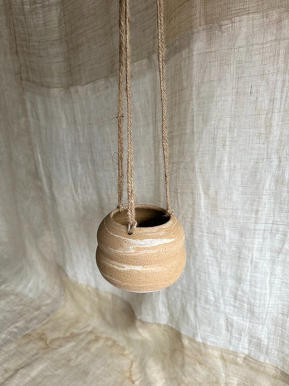 16 sandstorm hanging planter - Mipa's pots and plants