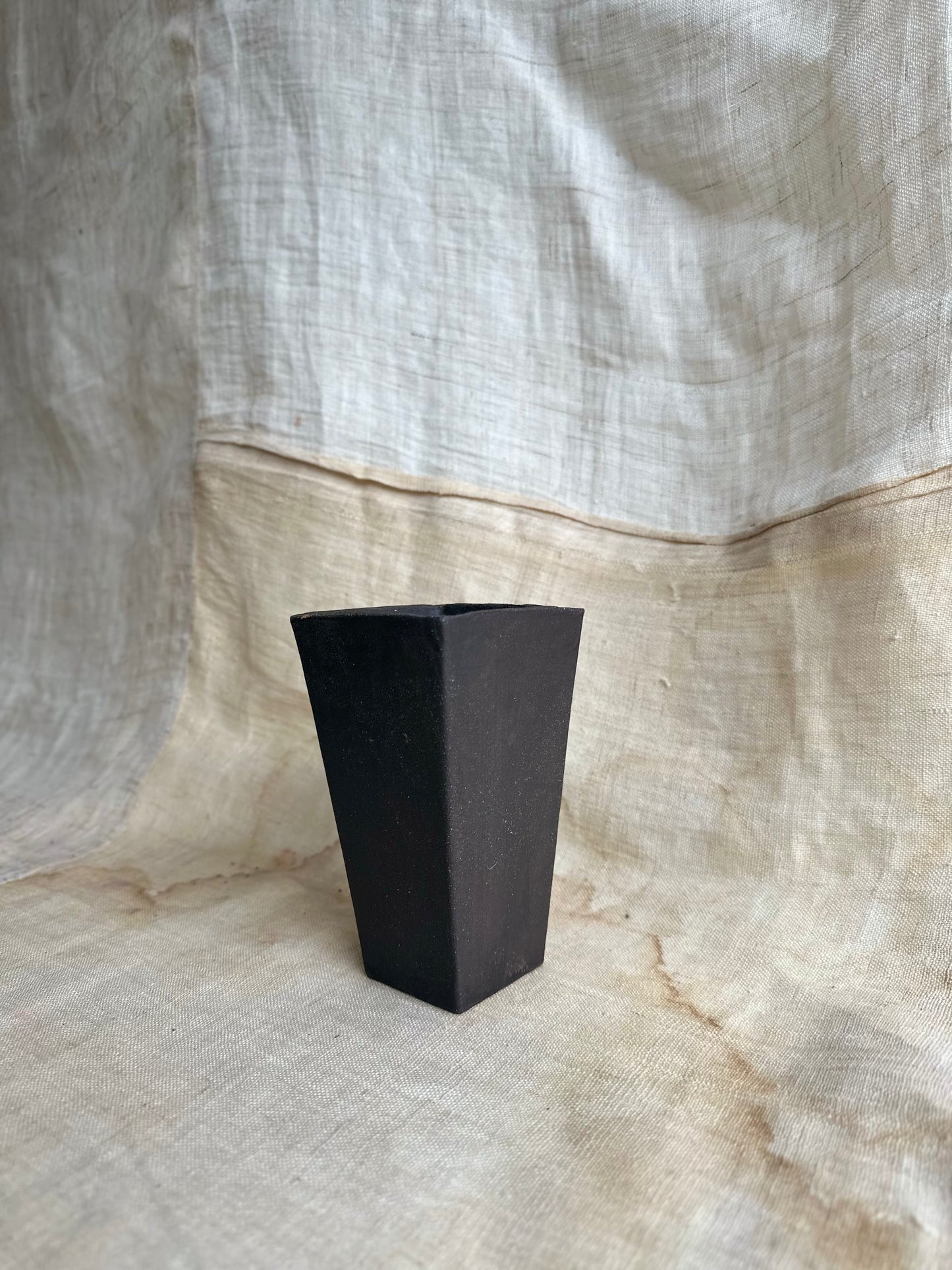 30 unglazed mud popcorn planter