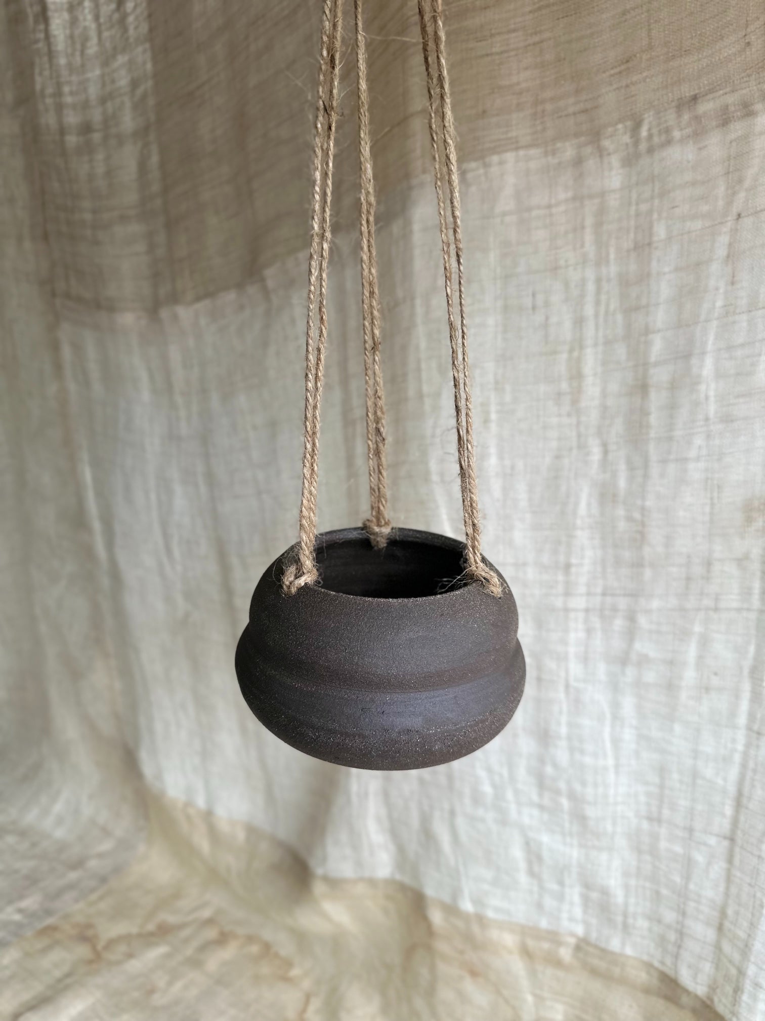 19 black hanging planter - Mipa's pots and plants