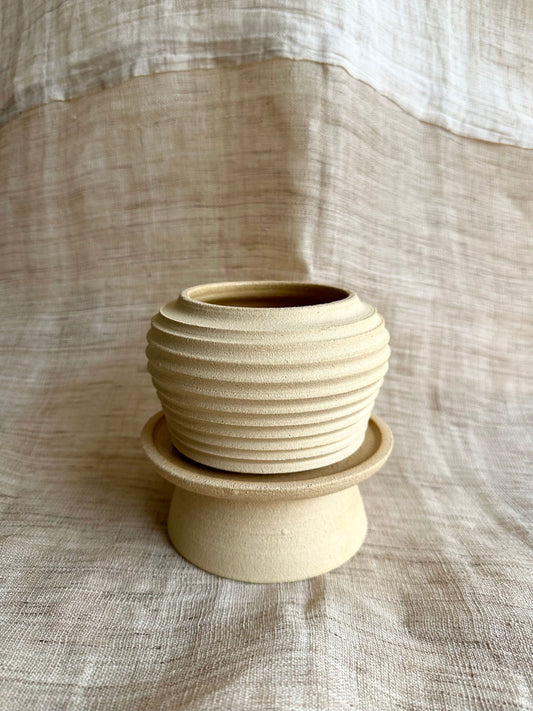 1 sand pedestal saucer set - Mipa's pots and plants
