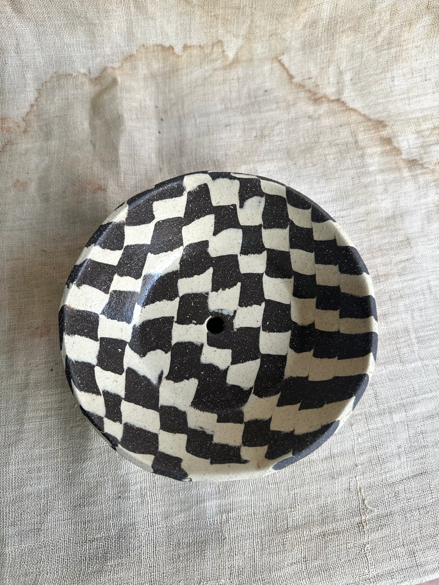 62 b/w checkers planter