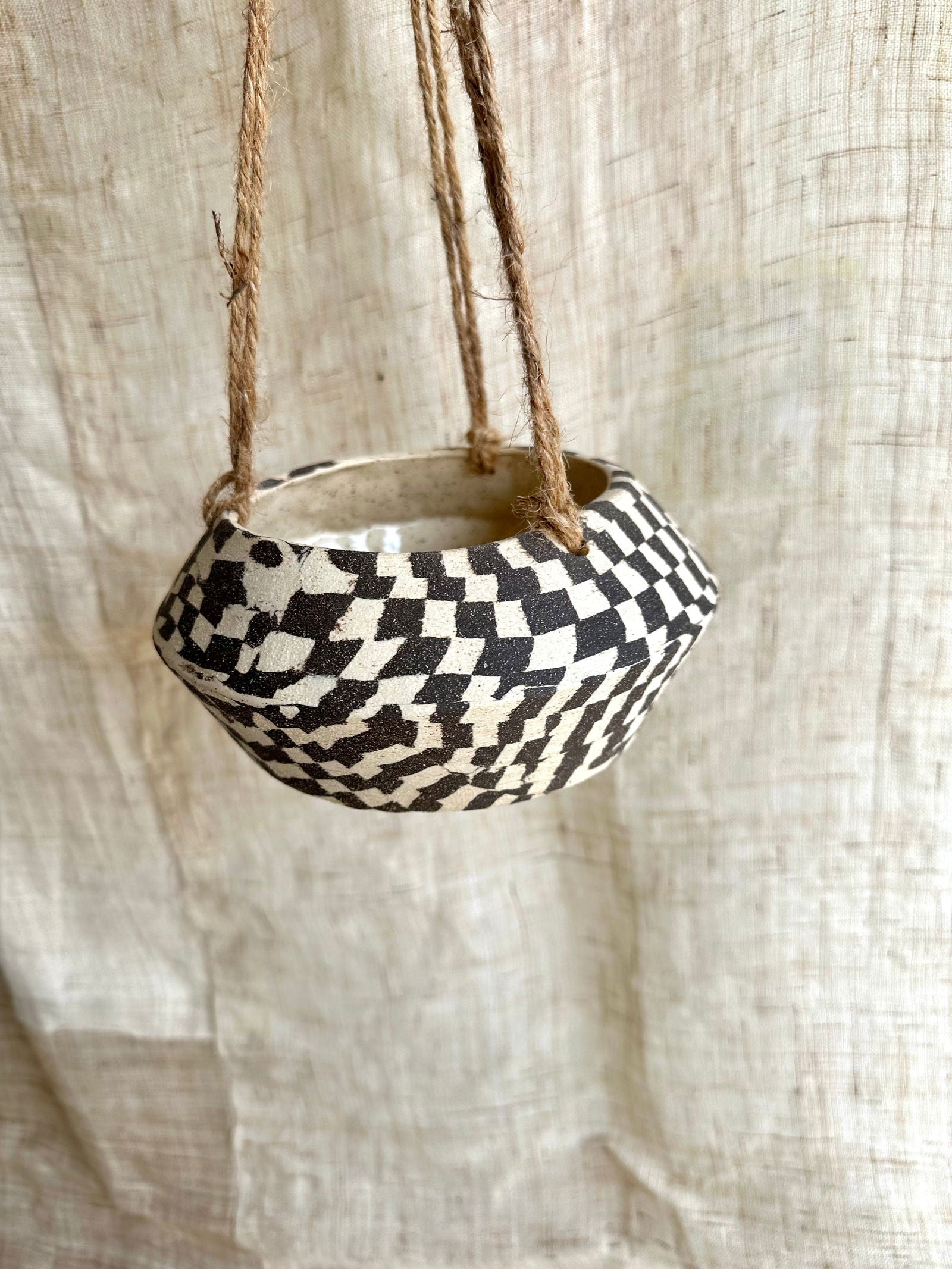52 checkers ufo planter - Mipa's pots and plants
