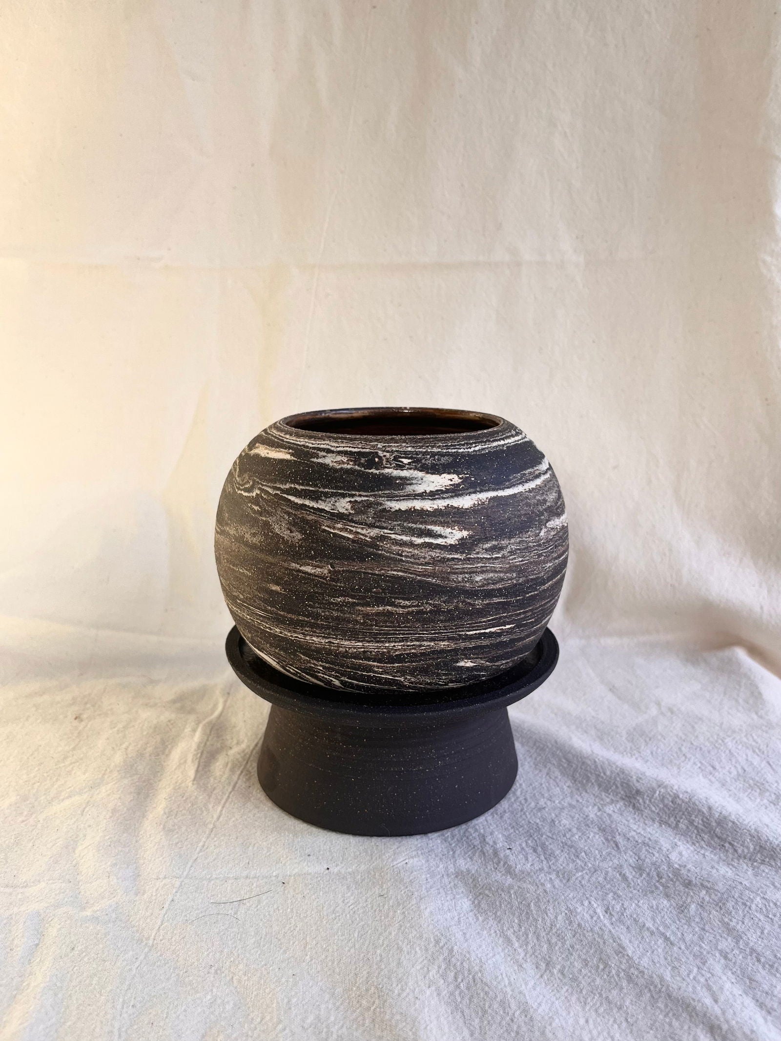 52 inkwash pedestal saucer set - Mipa's pots and plants