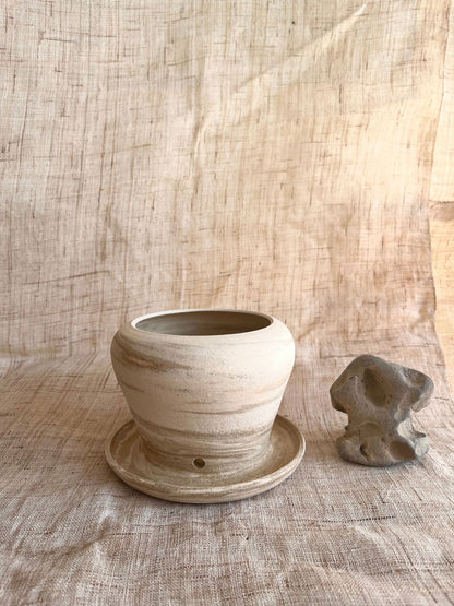 67 mud/cream planter - Mipa's pots and plants