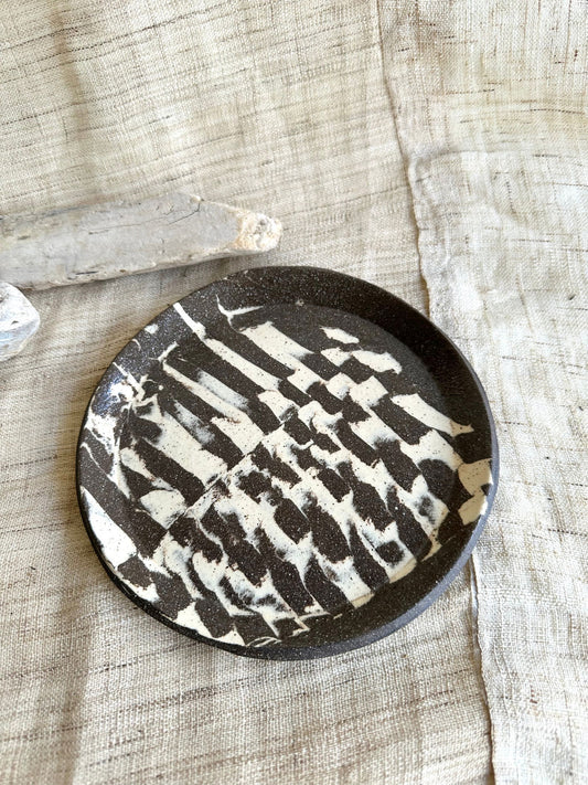 68 b/w checkers saucer - Mipa's pots and plants