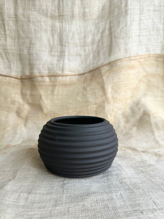 69 black planter - Mipa's pots and plants