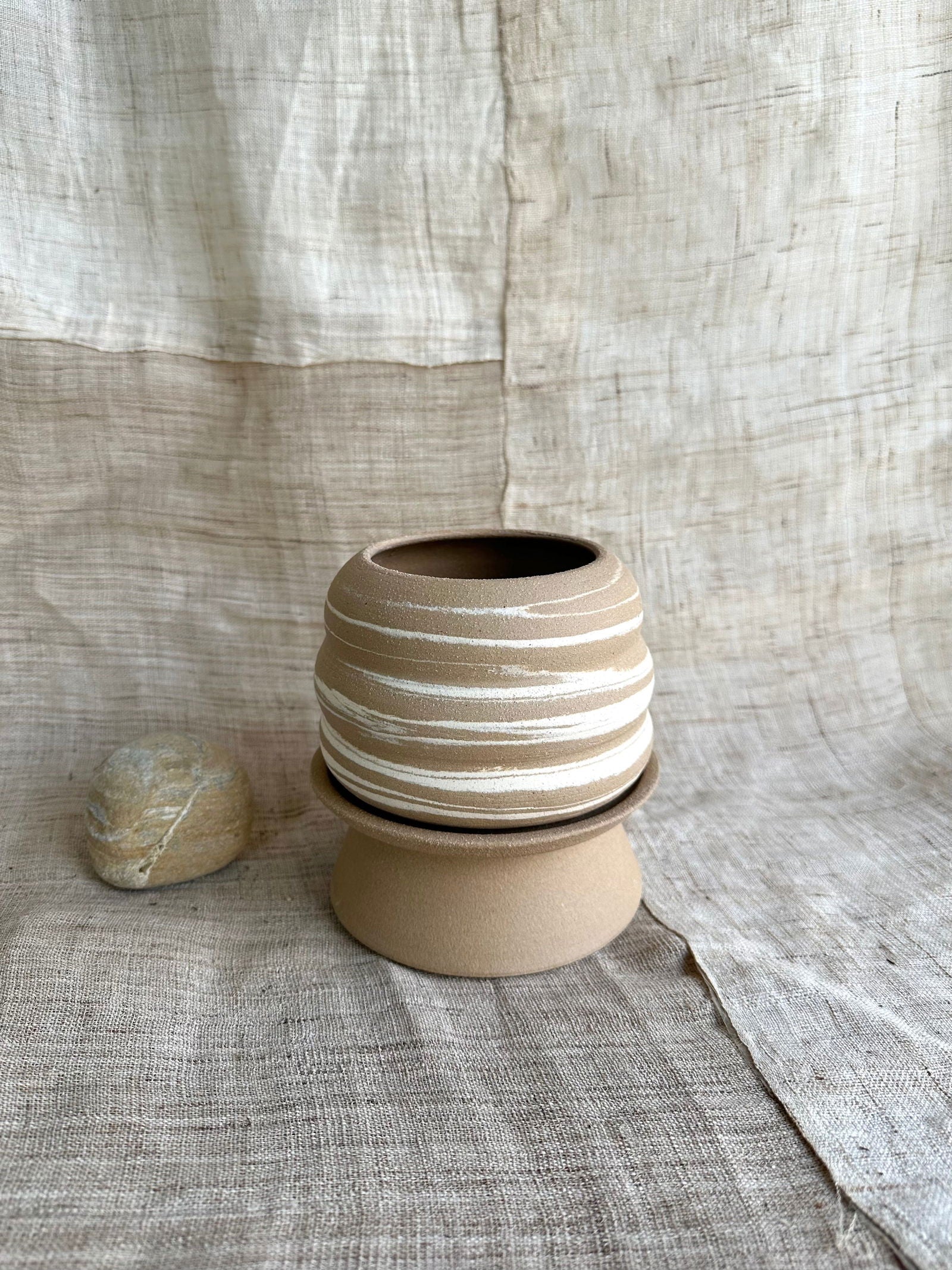 69 mudcream pedestal saucer set - Mipa's pots and plants