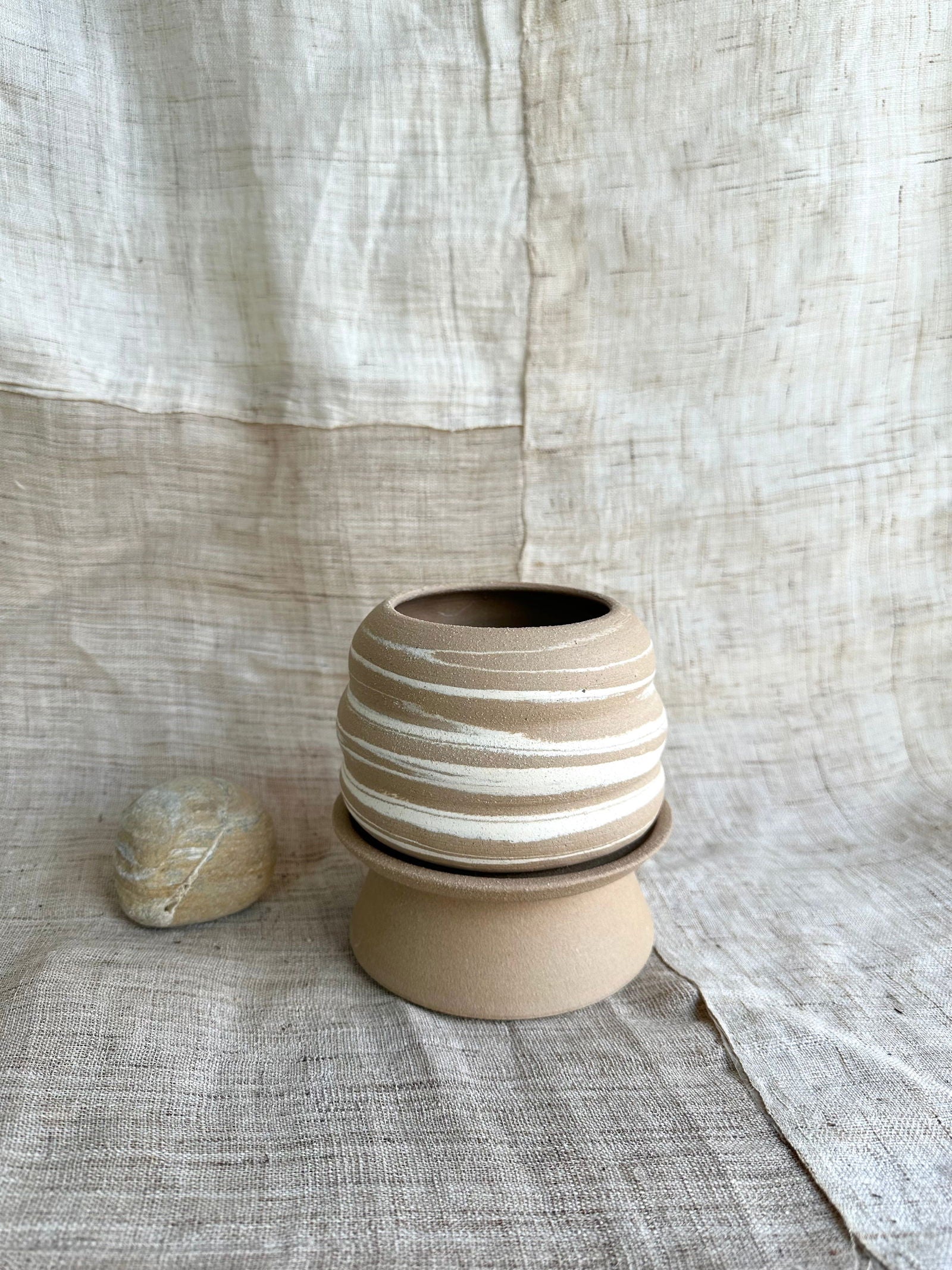 69 mudcream pedestal saucer set - Mipa's pots and plants