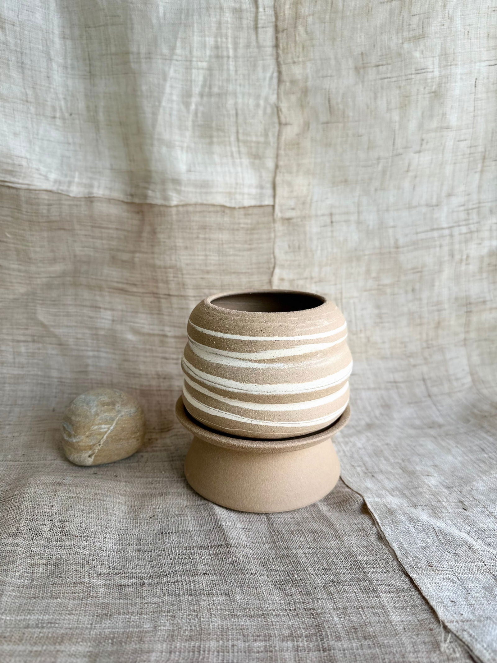 69 mudcream pedestal saucer set - Mipa's pots and plants