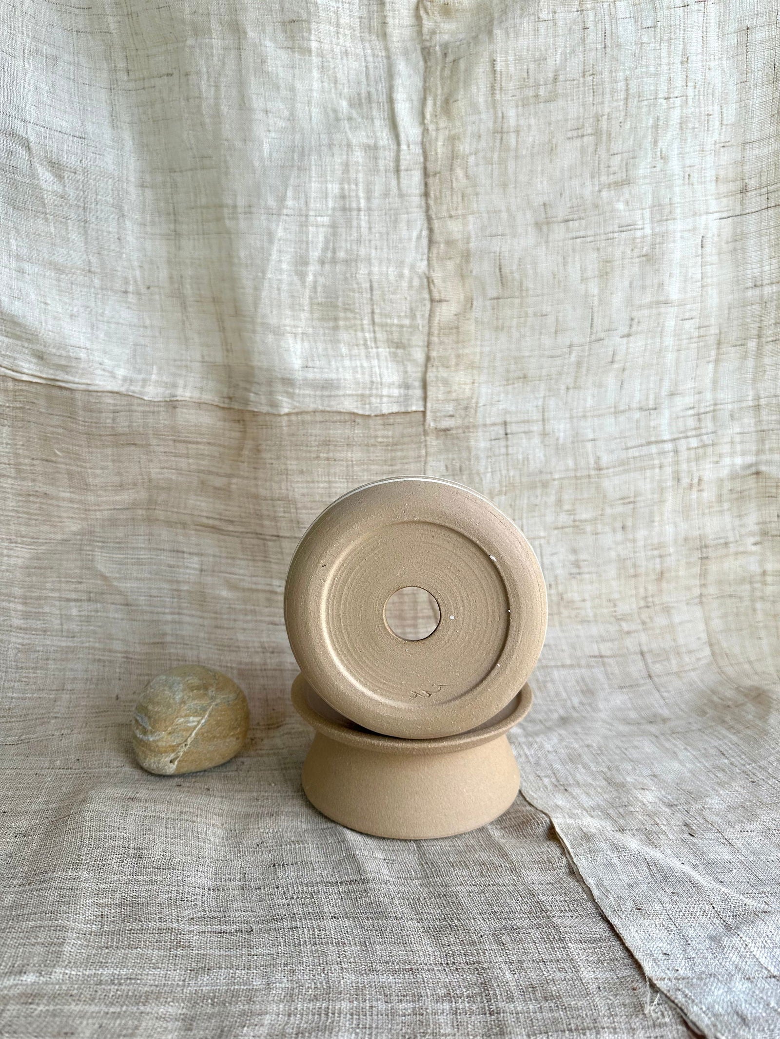 69 mudcream pedestal saucer set - Mipa's pots and plants