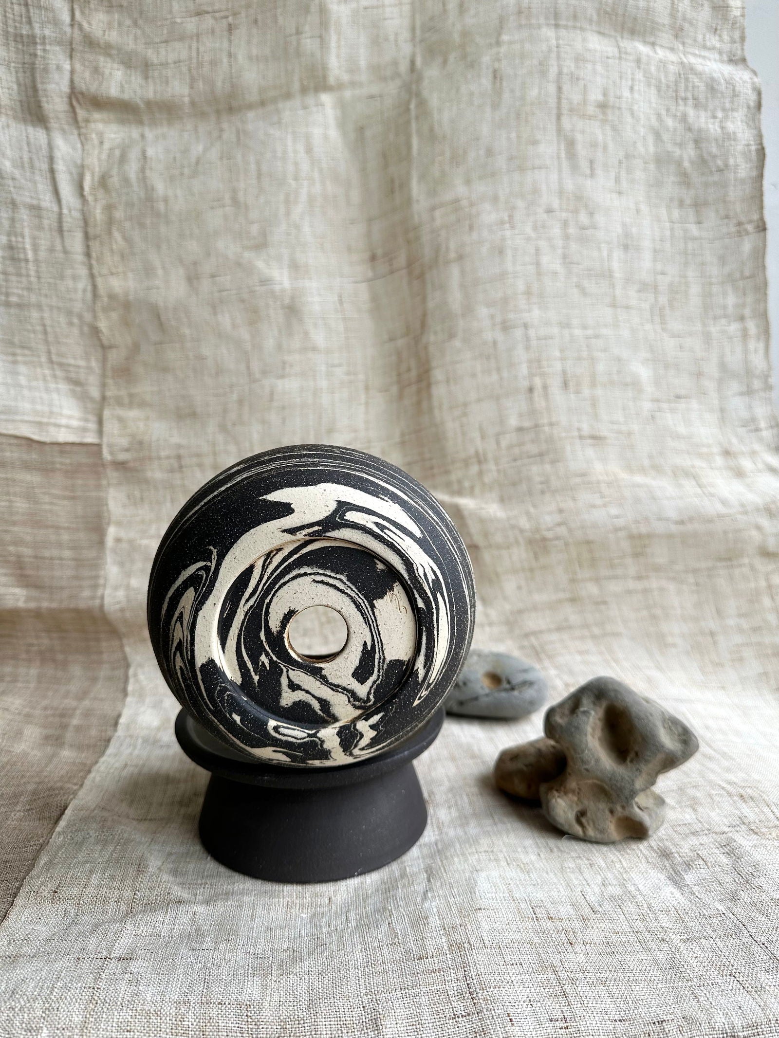 6 inkwash pedestal saucer set - Mipa's pots and plants