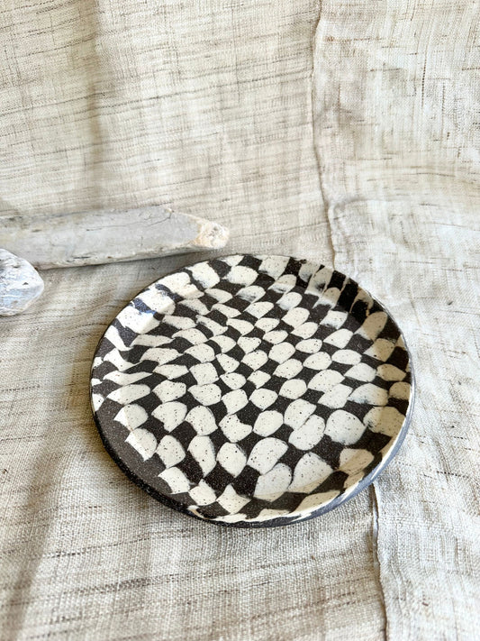70 b/w checkers saucer - Mipa's pots and plants