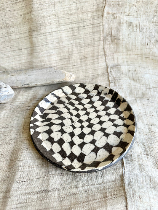 70 b/w checkers saucer