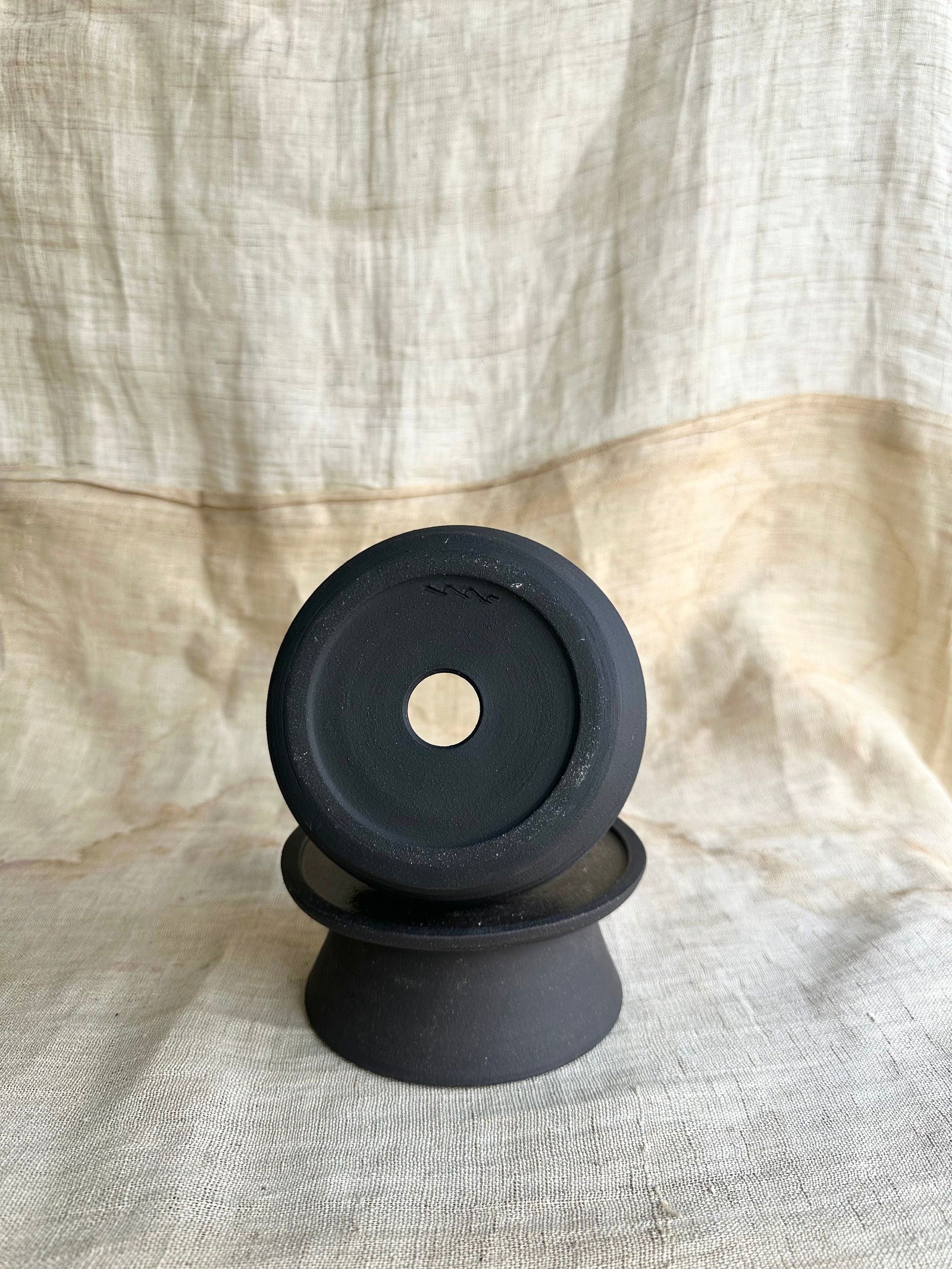 76 black pedestal saucer set - Mipa's pots and plants