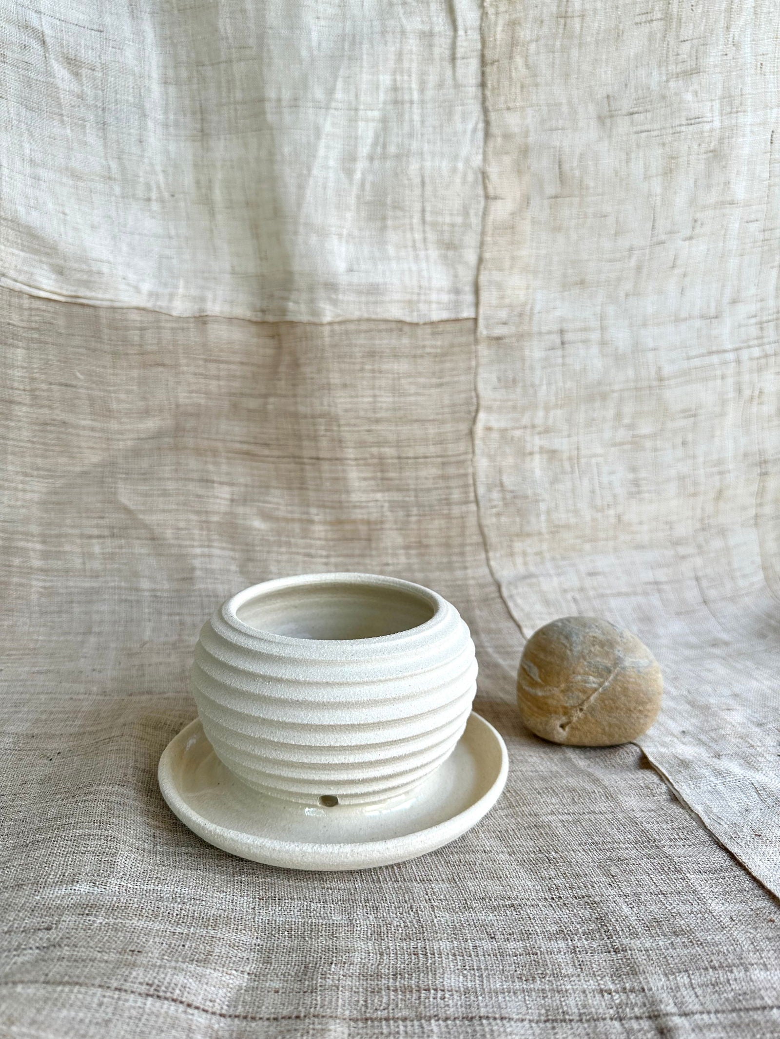 77 off white planter with saucer - Mipa's pots and plants